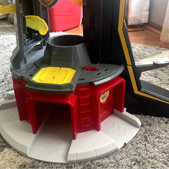 PAW Patrol Mighty Pups Super PAWs Lookout Tower Playset with Lights and Sound - Picture 2 of 3